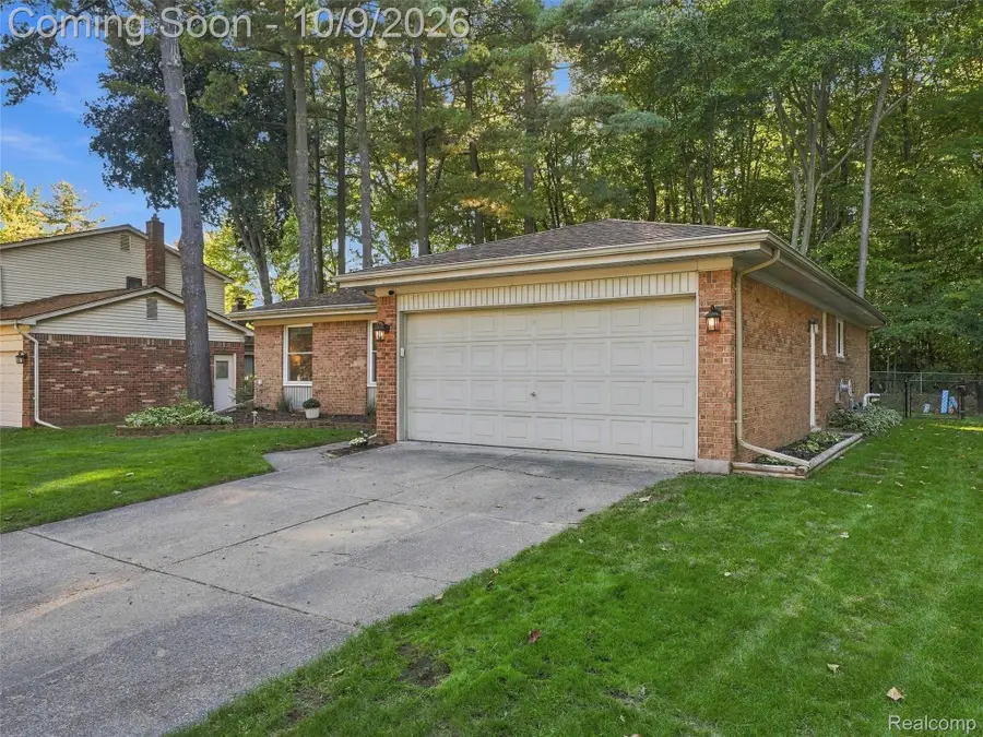 40841 Executive DR, Sterling Heights, MI 48313 - #2