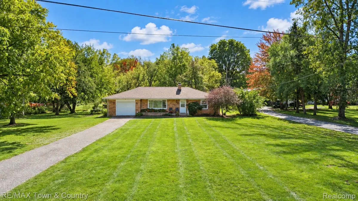 6133 Miller RD, Swartz Creek, MI 48473 - #1