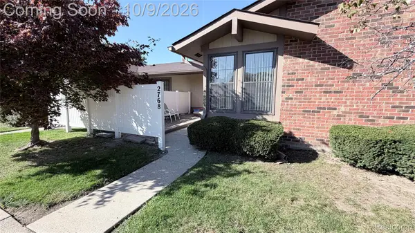 2768 Roundtree DR, Troy, MI 48083