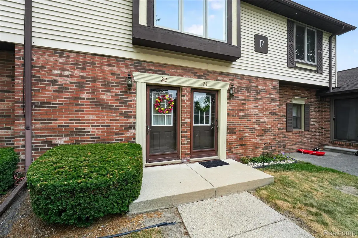 2321 London Bridge Dr DR  # 22, Rochester Hills, MI 48307 - #1