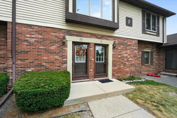 2321 London Bridge Dr DR  # 22, RochesterHills, MI 48307