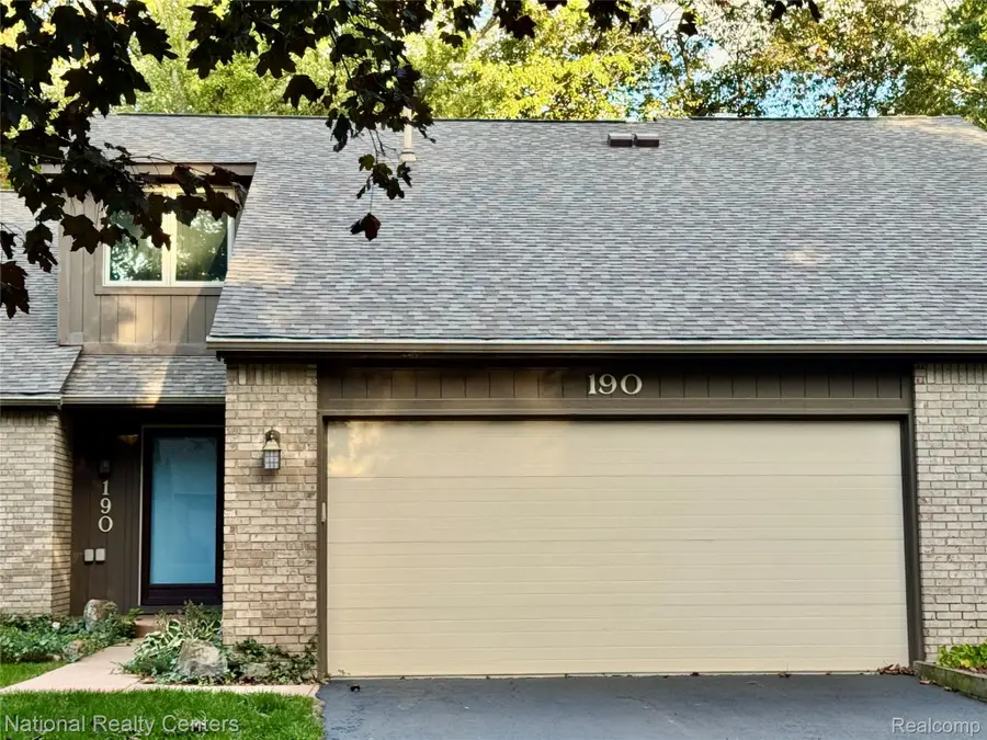 190 Woodstone RD, Waterford, MI 48327 - #2