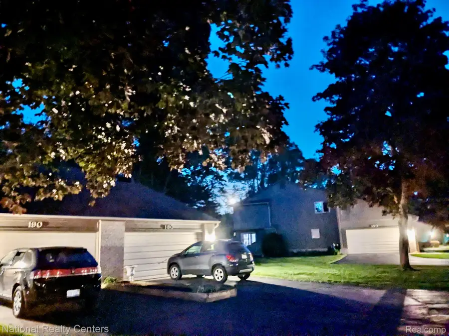 190 Woodstone RD, Waterford, MI 48327 - #3