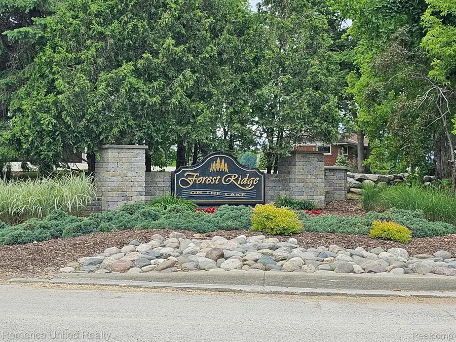 10537 OAK FOREST DR, Green Oak, MI 48178 - #3