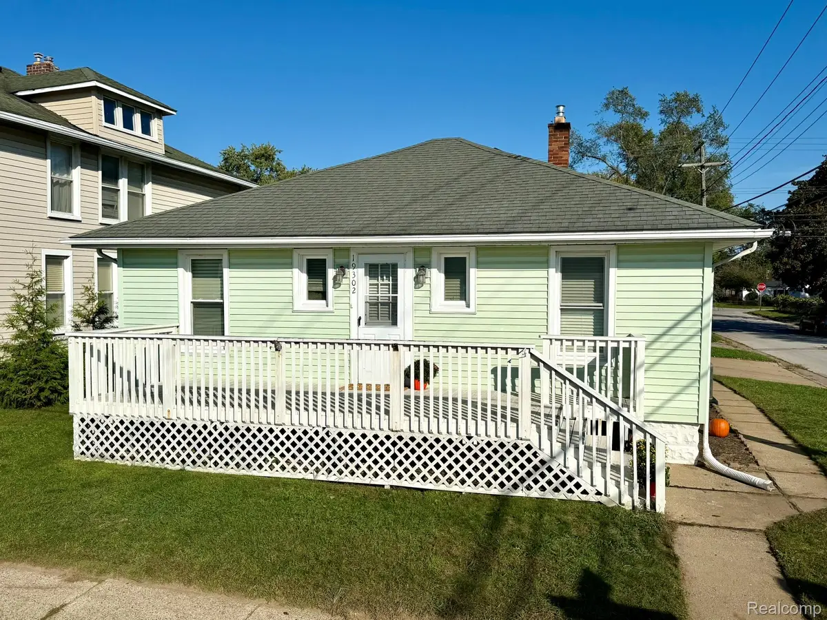 19302 Farmington RD, Livonia, MI 48152 - #1
