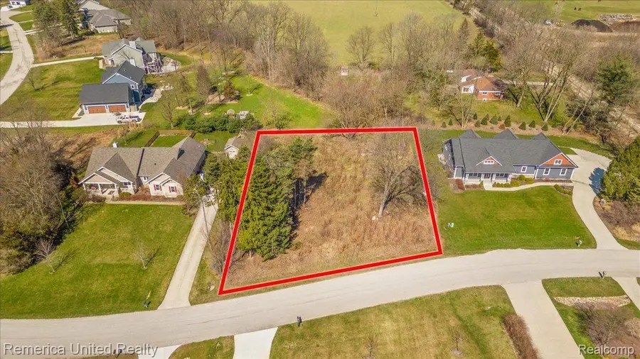 10512 OAK FOREST DR, South Lyon, MI 48178 - #2