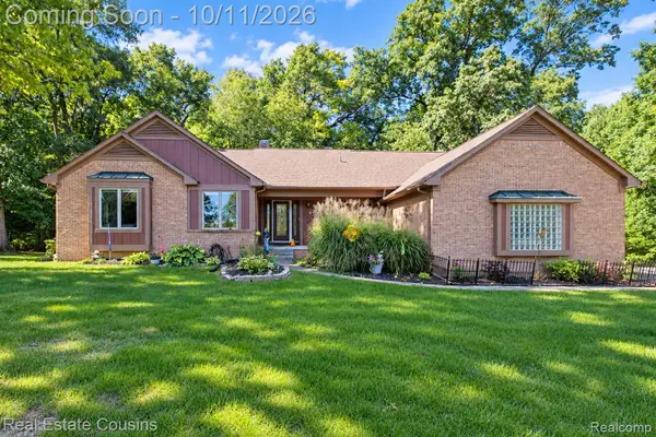 5123 Canyon Oaks DR, Brighton, MI 48114