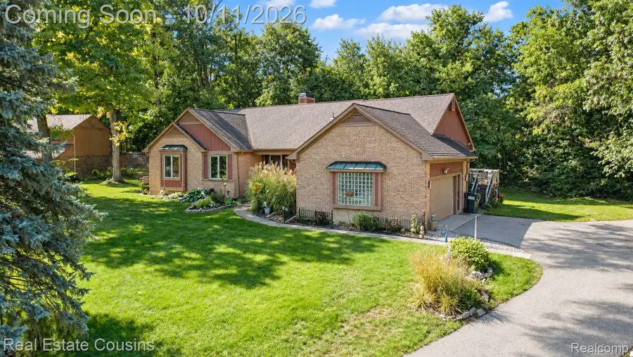 5123 Canyon Oaks DR, Brighton, MI 48114 - #2