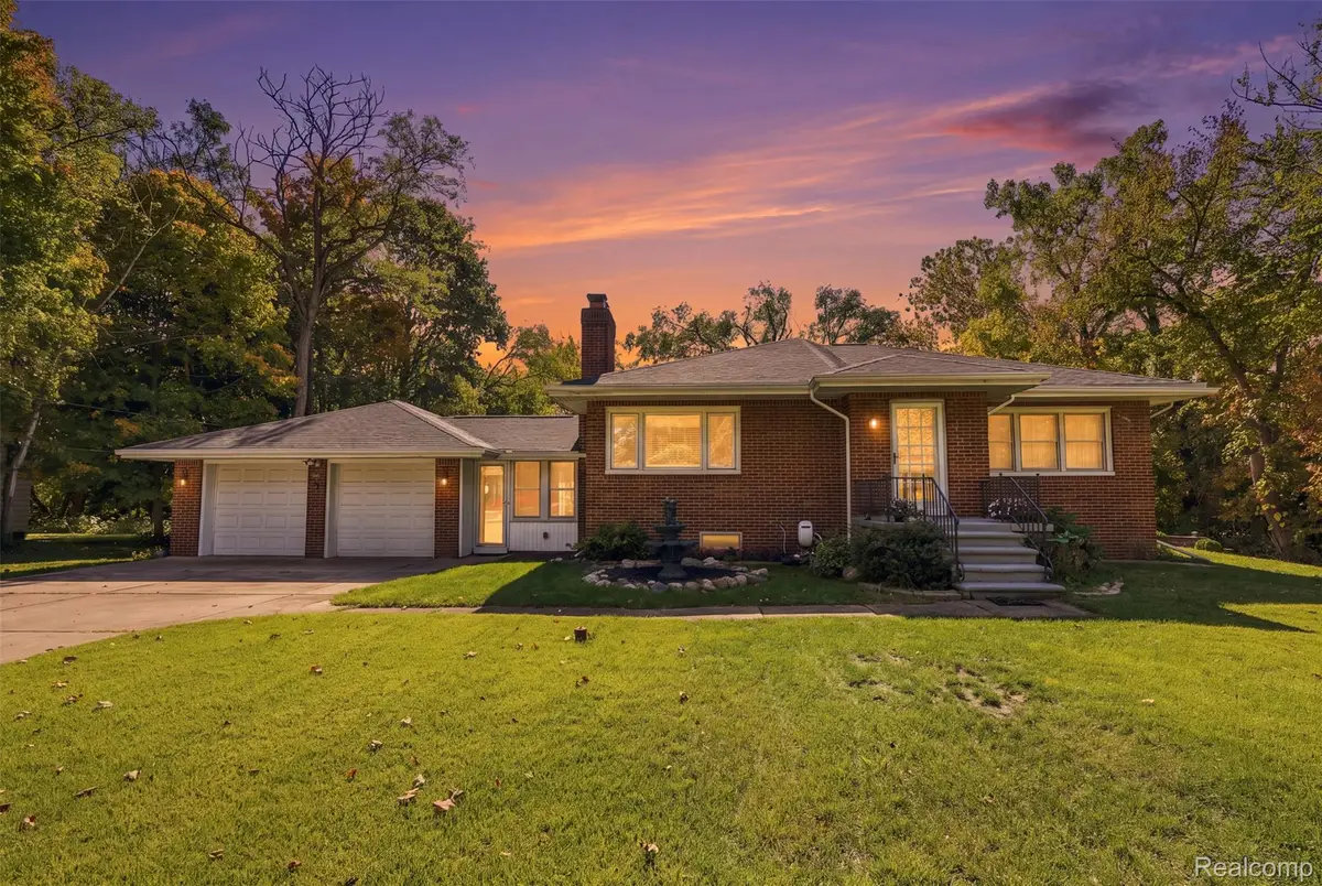 804 E Avon RD, Rochester Hills, MI 48307 - #1