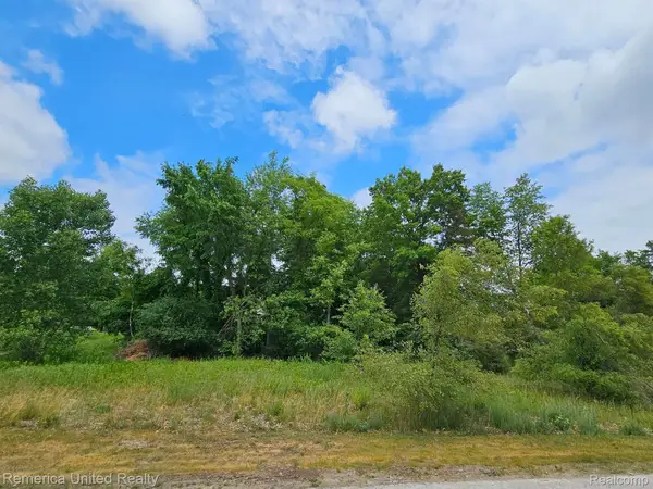 10536 Oak Shore DR, SouthLyon, MI 48178