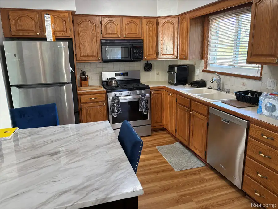 31114 Roan DR, Warren, MI 48093 - #3