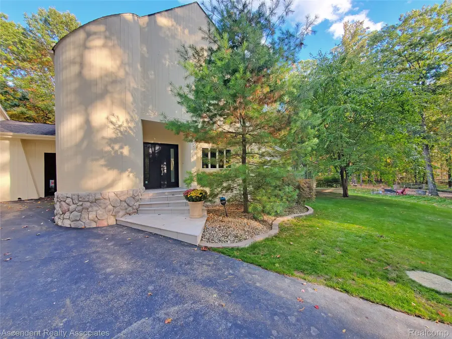 950 E Romeo RD, Oakland, MI 48363 - #2