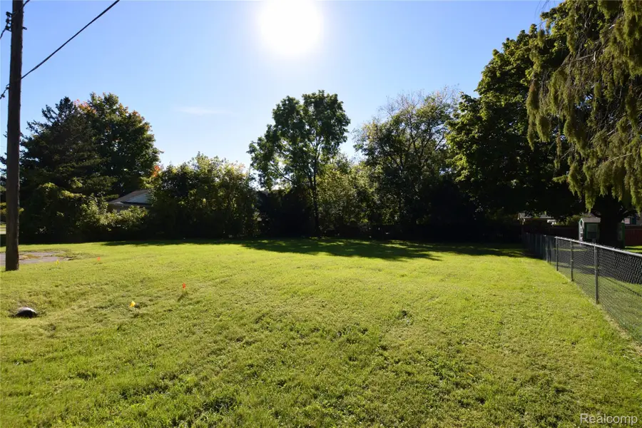 1029 W Williamson AVE, Flint, MI 48507 - #3