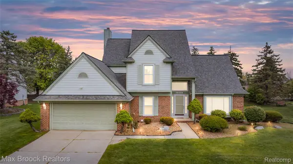 39456 Squire RD, Novi, MI 48375