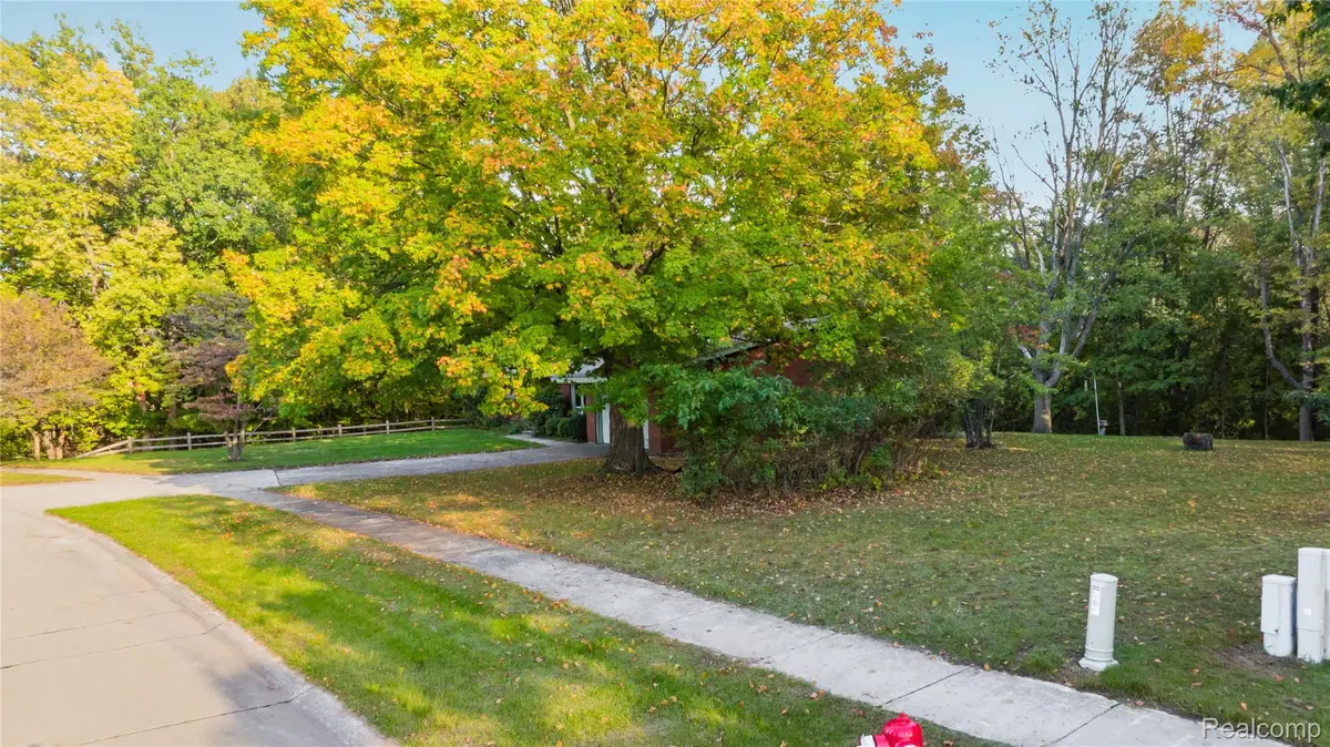 42080 Farm Lane CT, Sterling Heights, MI 48313 - #1