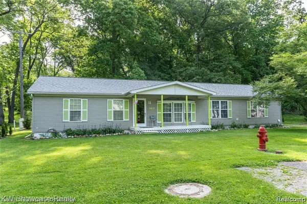 464 Sparks LN, WalledLake, MI 48390