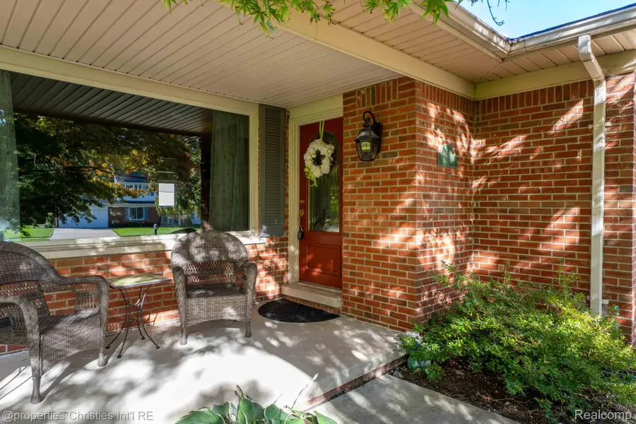 18544 Williams ST, Livonia, MI 48152 - #3