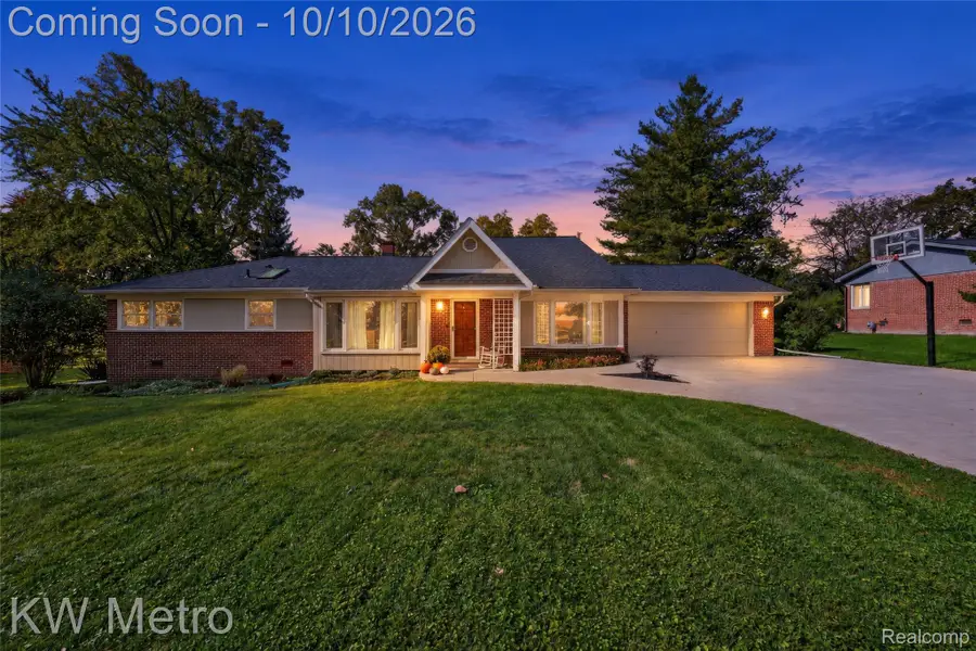 24723 Westmoreland DR, Farmington Hills, MI 48336 - #2