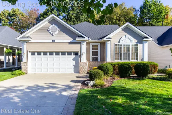 4004 Hillsdale DR, AuburnHills, MI 48326