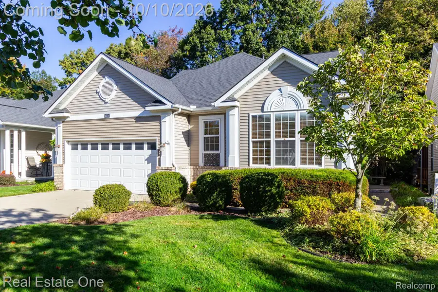 4004 Hillsdale DR, Auburn Hills, MI 48326 - #2