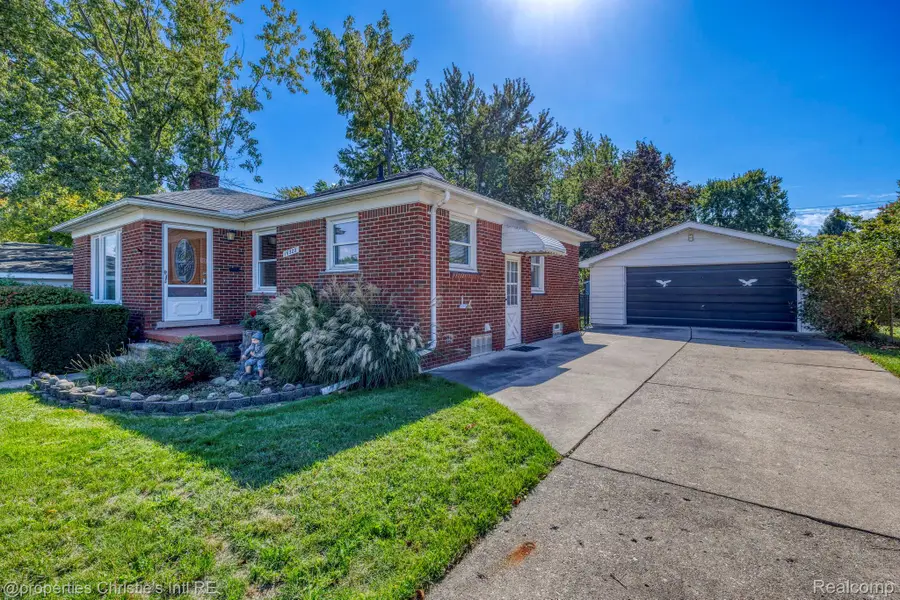 16320 Aurora AVE, Eastpointe, MI 48021 - #3