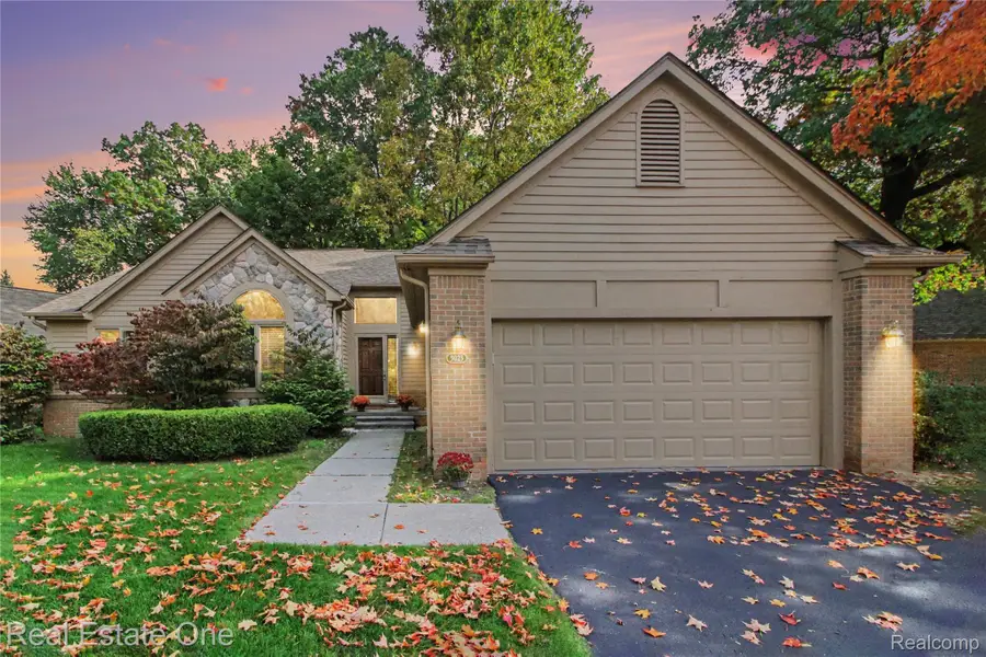 5023 Pheasant CV, West Bloomfield, MI 48323 - #2