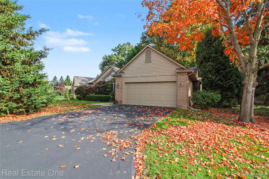 5023 Pheasant CV, West Bloomfield, MI 48323 - #3