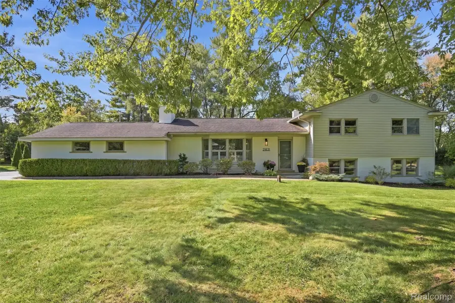 21831 Connemara DR, Northville, MI 48167 - #2