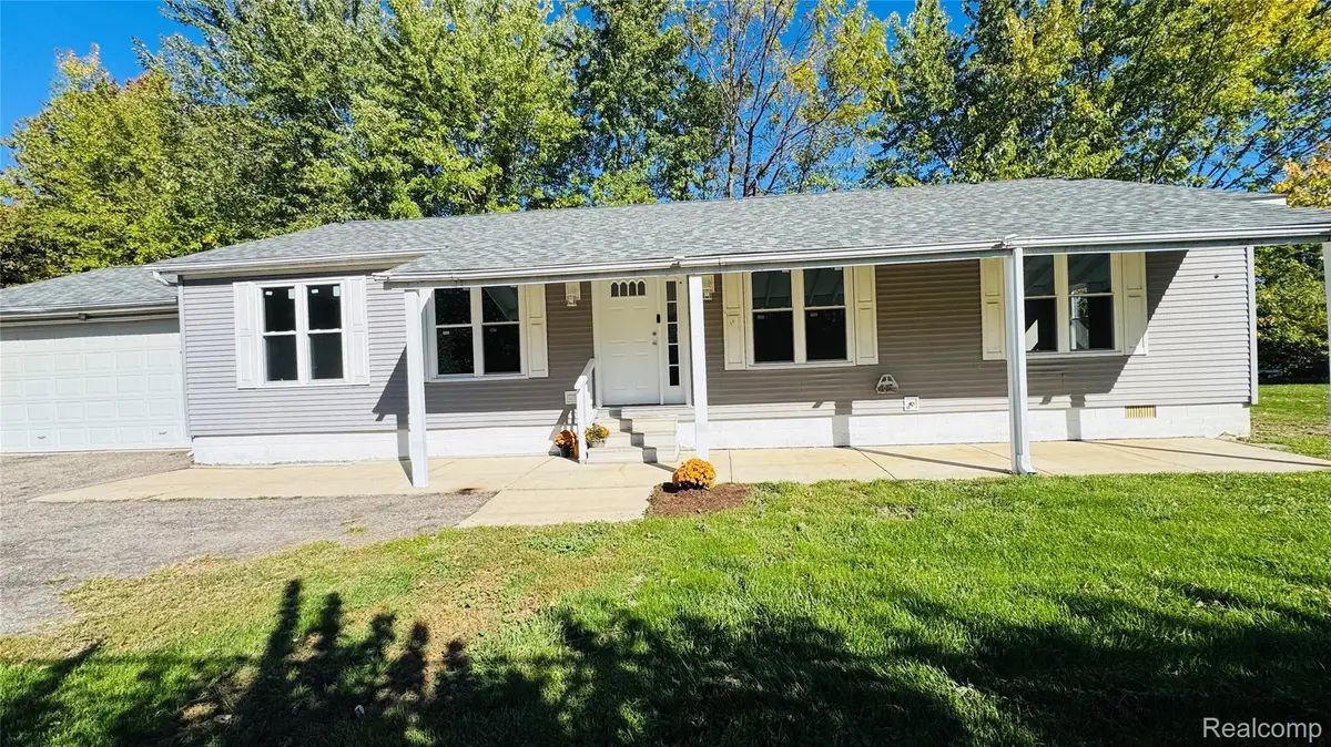 2570 Voorheis RD, Waterford, MI 48328 - #1