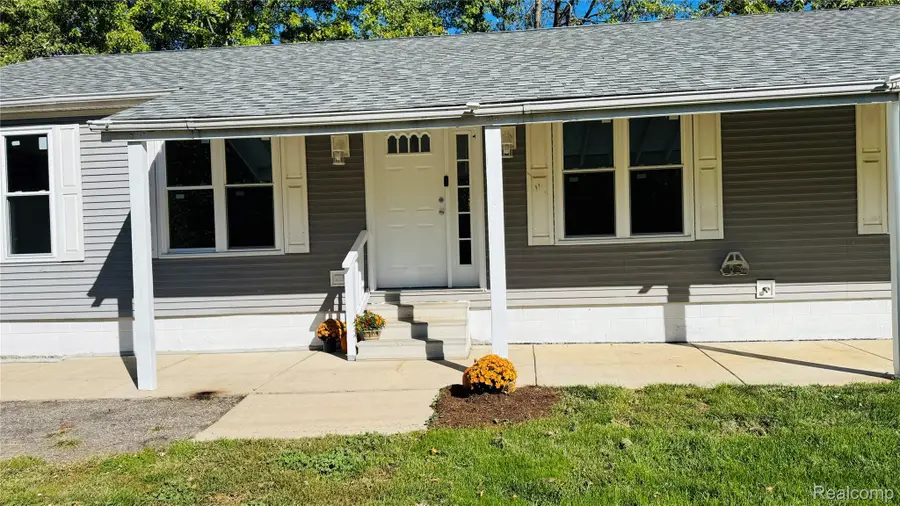 2570 Voorheis RD, Waterford, MI 48328 - #2