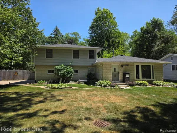 3239 Fox BLVD, CommerceTwp, MI 48382