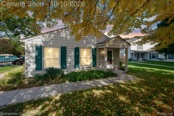2631 Thornbrier CT, LakeOrion, MI 48360