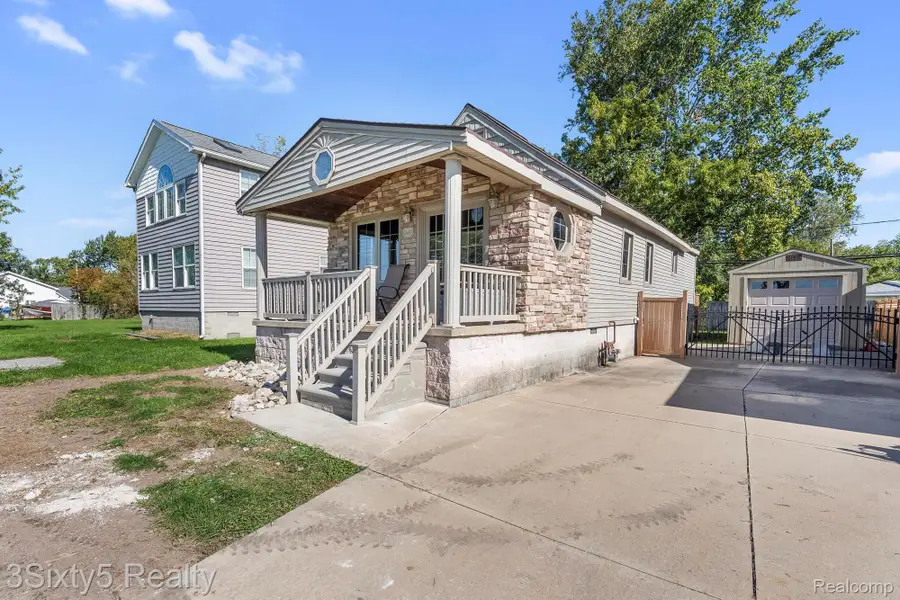 5641 Grandview DR, Newport, MI 48166 - #2