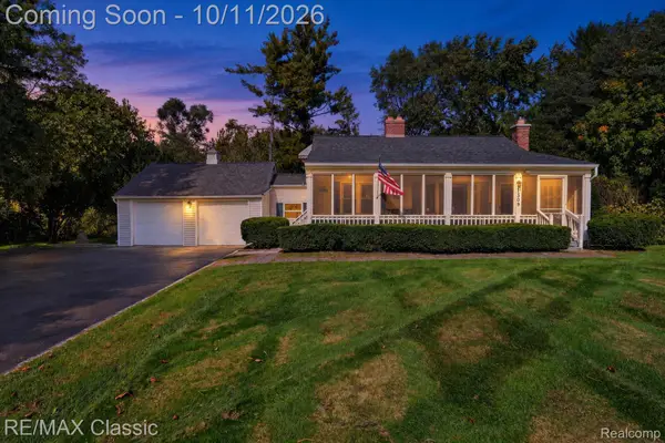 1309 Wixom TRL, Milford, MI 48381