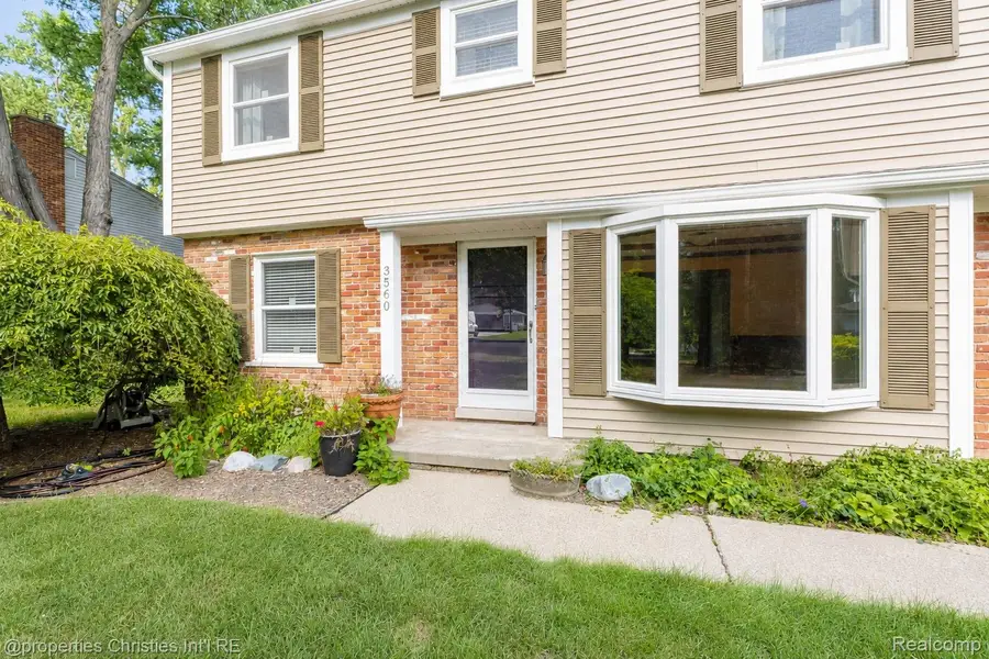 3560 Beach RD, Troy, MI 48084 - #2
