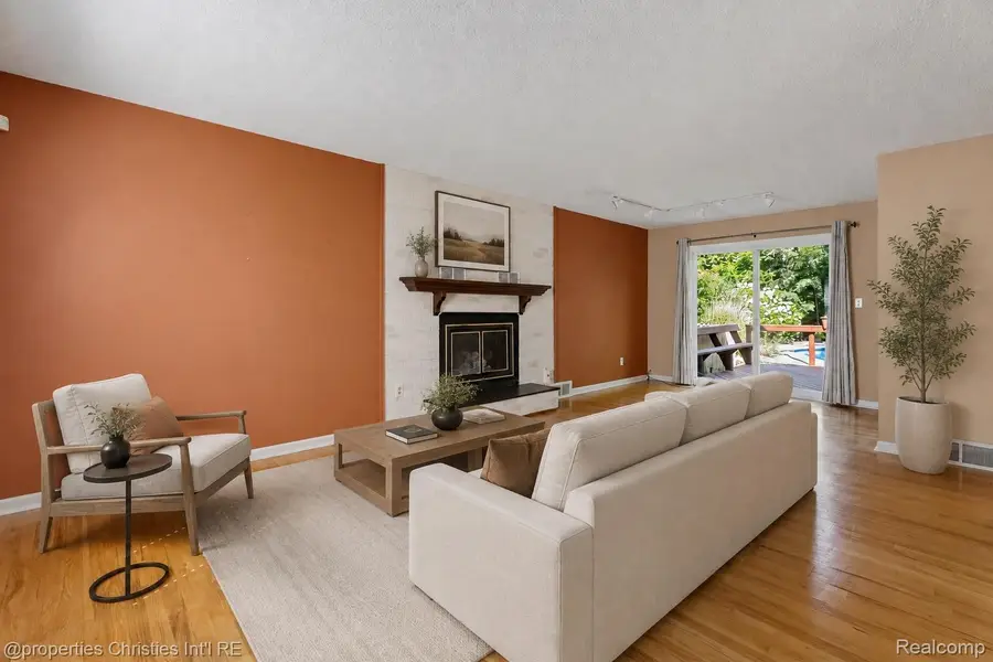 3560 Beach RD, Troy, MI 48084 - #3