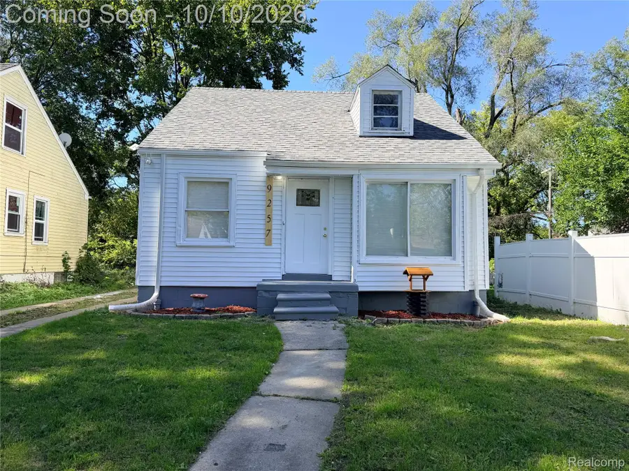 9257 Minock ST, Detroit, MI 48228 - #2