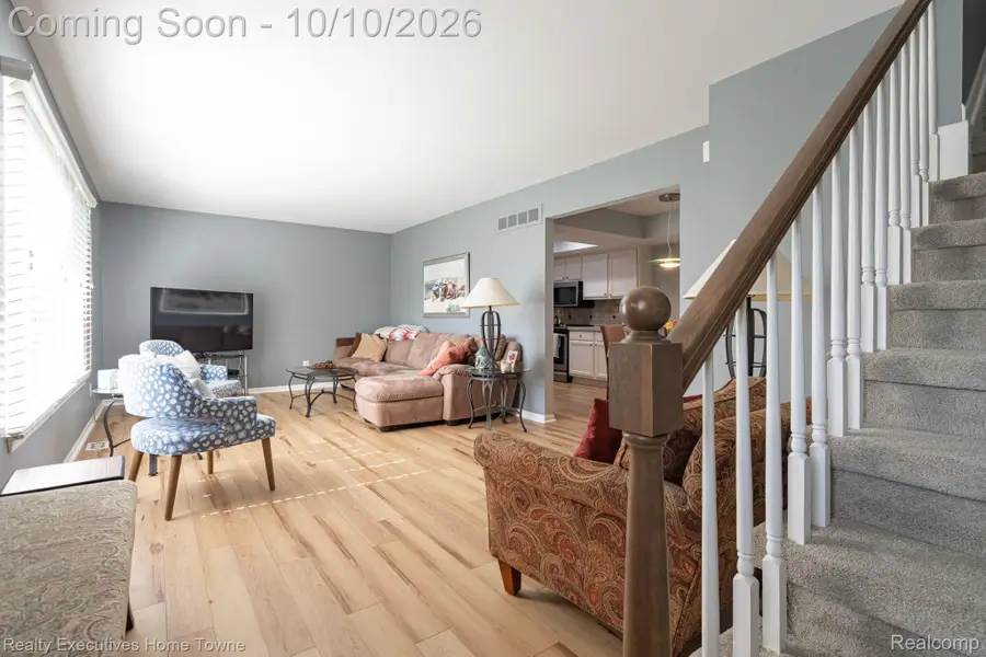 42304 Toddmark LN, Clinton, MI 48038 - #2