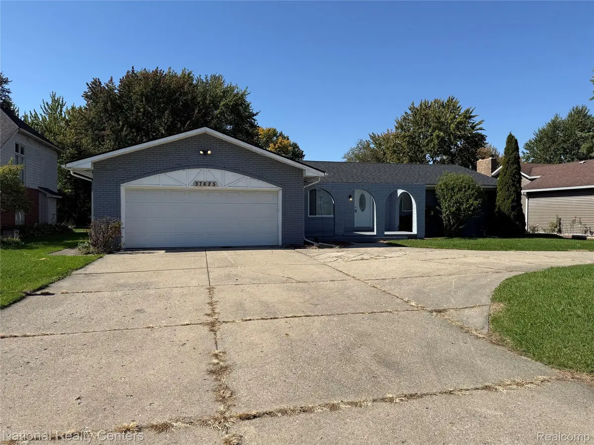 37625 RYAN RD, Sterling Heights, MI 48310 - #1