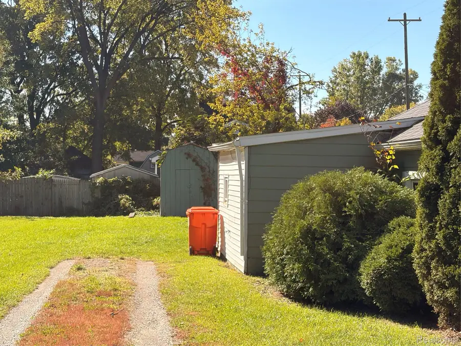 1523 W Stewart ST, Owosso, MI 48867 - #2