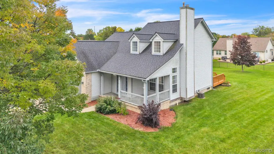 4168 Maplewood Meadows AVE, Burton, MI 48439 - #2