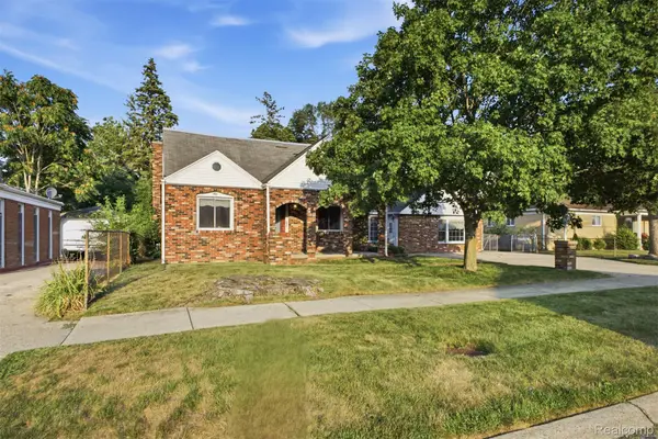 6466 N Lafayette ST, DearbornHeights, MI 48127