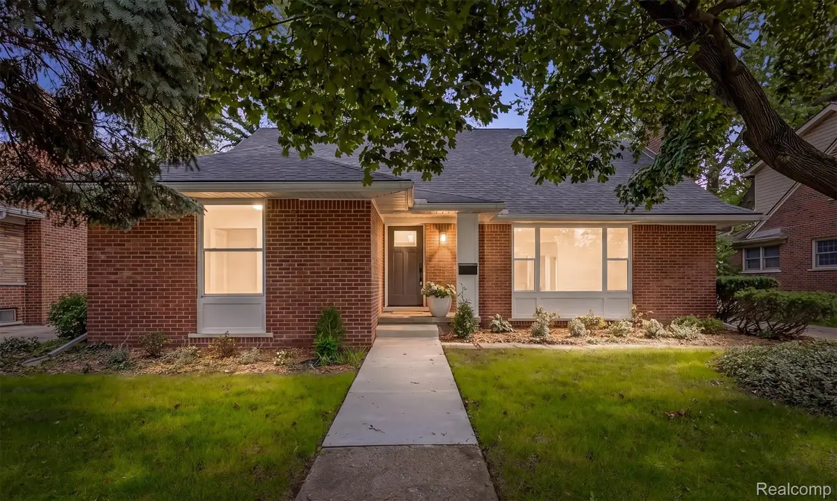 19984 Fairway DR, Grosse Pointe Woods, MI 48236 - #1