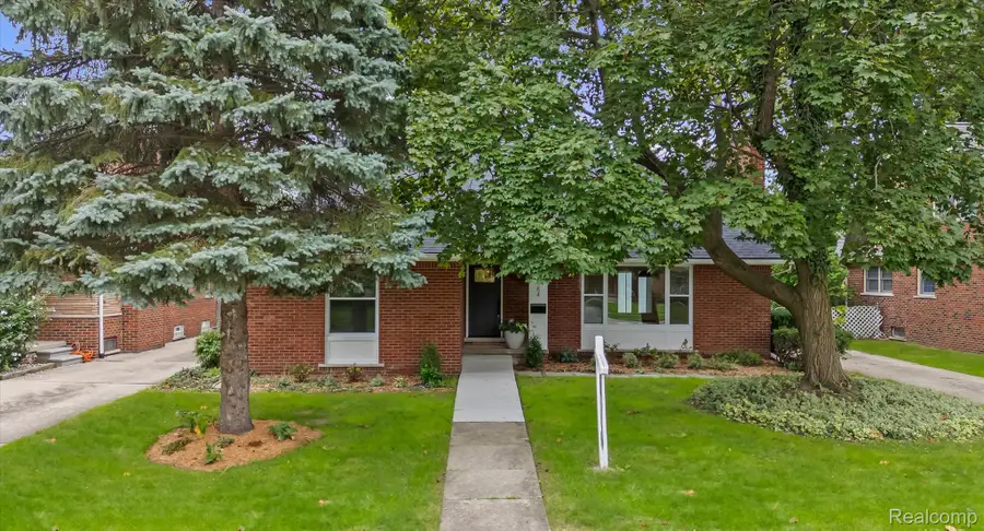 19984 Fairway DR, Grosse Pointe Woods, MI 48236 - #3