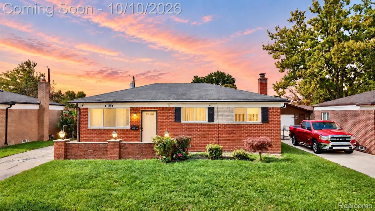 32519 Revere DR, Warren, MI 48092 - #1