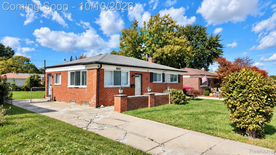 32519 Revere DR, Warren, MI 48092 - #2