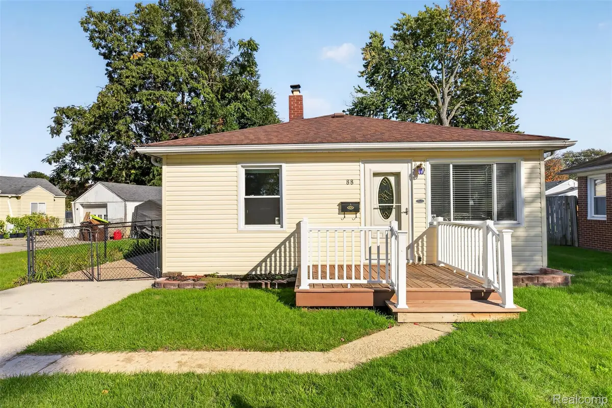 88 Potter DR, Belleville, MI 48111 - #1