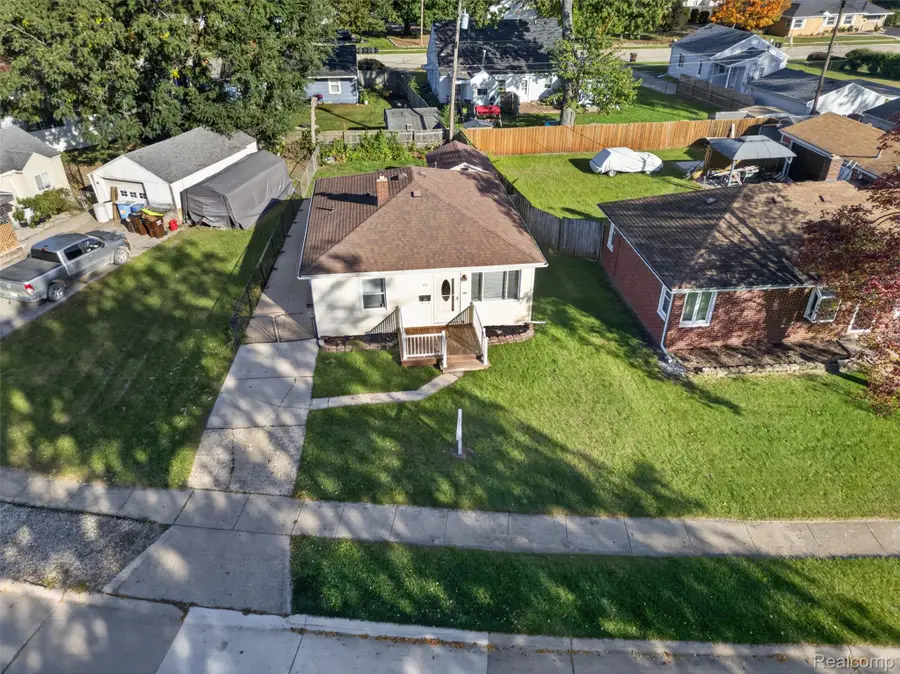 88 Potter DR, Belleville, MI 48111 - #3