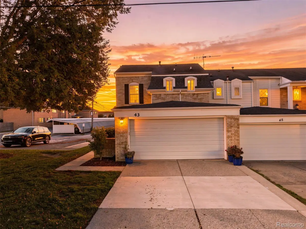 43 Canterbury Trail DR, Rochester Hills, MI 48309 - #1