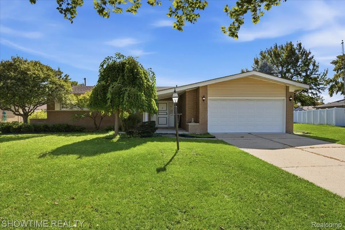 11114 Greendale DR, Sterling Heights, MI 48312 - #1